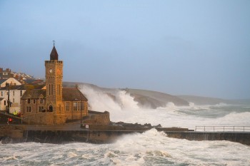 09-02-20-Porthleven-Storm-Ciara---Blue-Sky-IMG_5578-Watermark